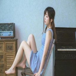 课堂趣闻：老师趴讲台把腿张开让学生背单词的背后故事
